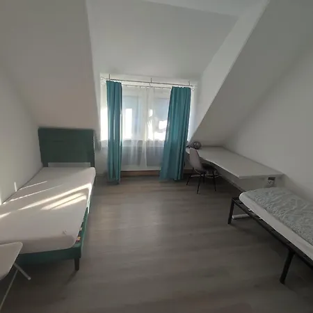 Bright And Spacious In Center شقة