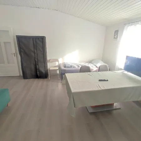 شقة Bright And Spacious In Center فيسبادن