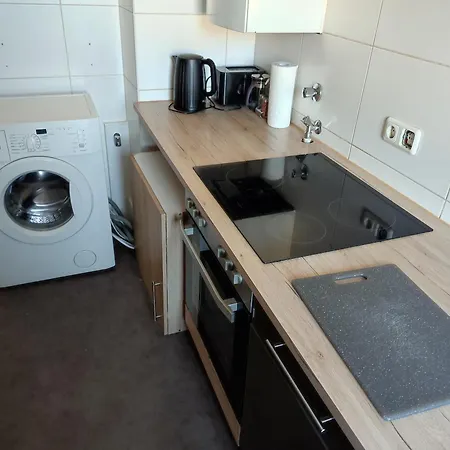 Bright And Spacious In Center