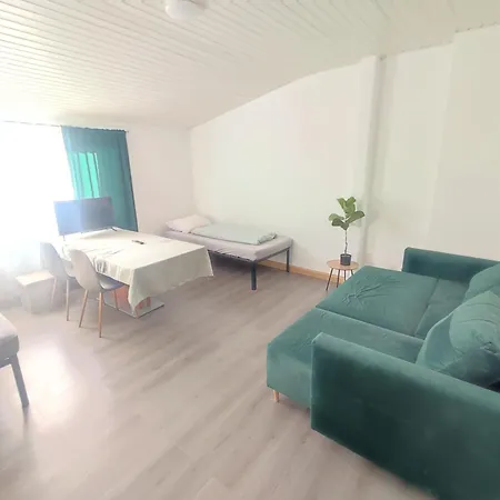 Bright And Spacious In Center شقة