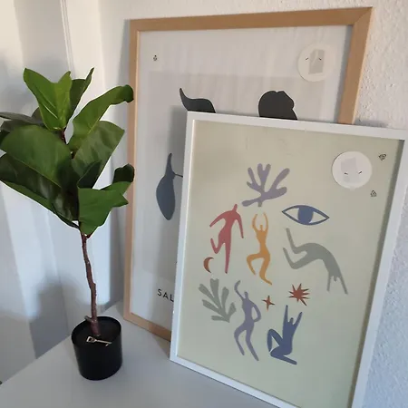 شقة Bright And Spacious In Center فيسبادن