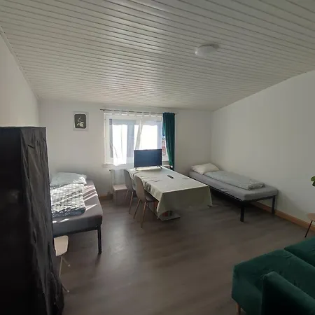 Bright And Spacious In Center