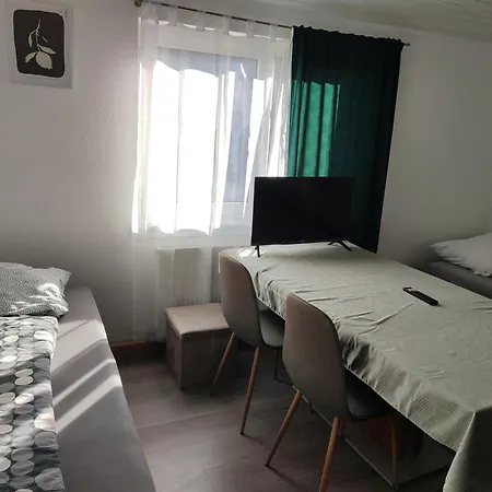 Bright And Spacious In Center Appartement