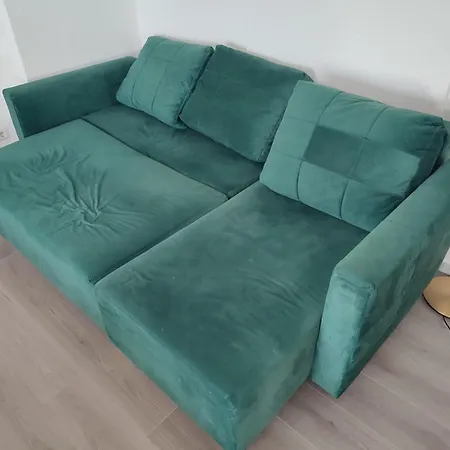 Bright And Spacious In Center شقة