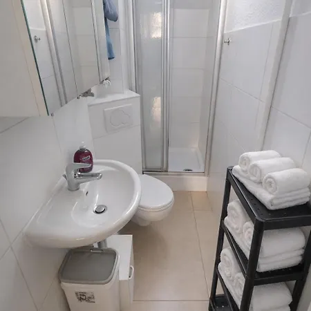 Bright And Spacious In Center Appartement